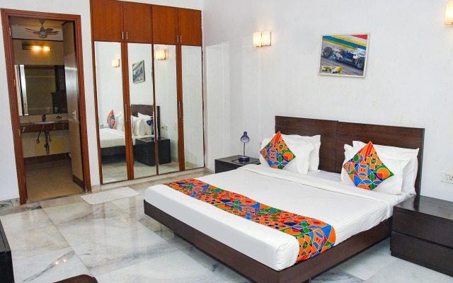 FabHotel Premium- 10min Walk from Millennium City Centre Gurugram Gurgaon