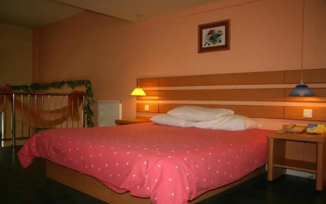 Home Inn Plus (Qingdao Yinchuan West Road, Qingdao University)