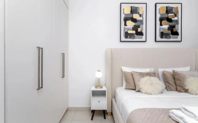 Delujo Stays – Burj Crown Collection