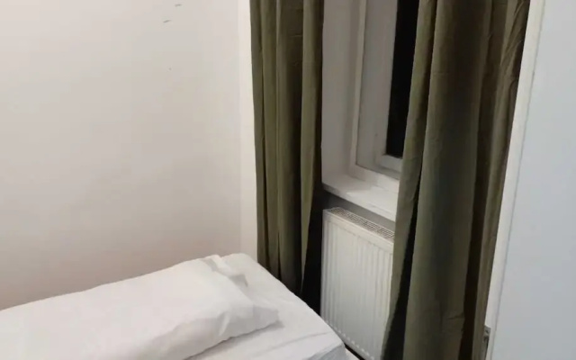 Bright 2BR Stay Close to Stadthalle
