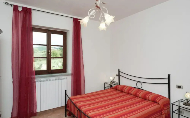 Farmhouse Near Lake Trasimeno With Pool