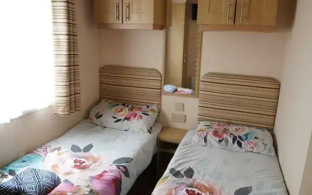 3 Bedroom Caravan Pets Free Linen Included