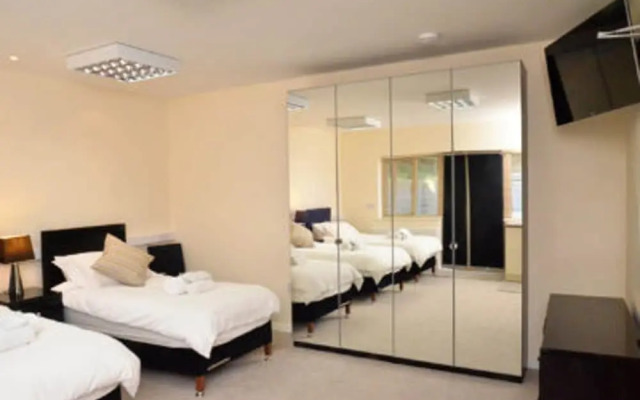 Cotswolds Valleys Accommodation-Stony Hs