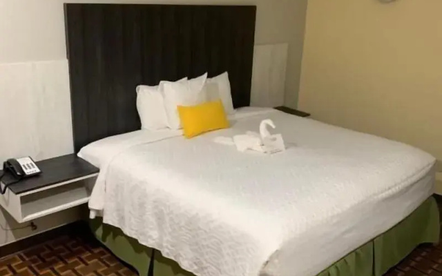 HomeStay Inn & Suites Edinburg
