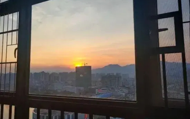 Qingyuan My Apartment (Zhongshan Park Century Hui Branch)