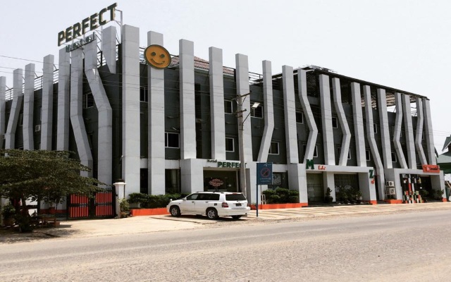 Perfect Hotel вид на фасад