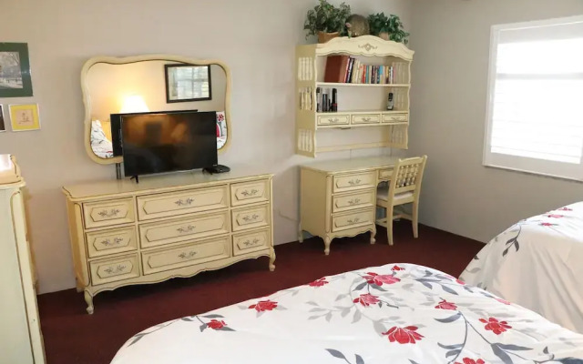 Jamaica Royale 054 - 1 Br Apts