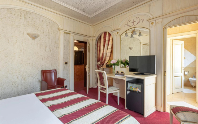 Colomba D'Oro Hotel
