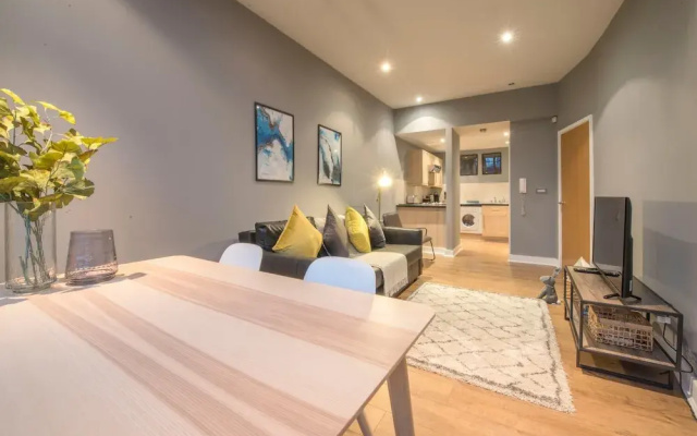 2 Bedroom Apartment Near Manchester Victoria