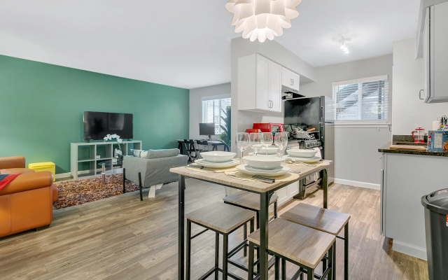Pearl Location ✔Fast Wifi + Free Parking  ✔Modern Living