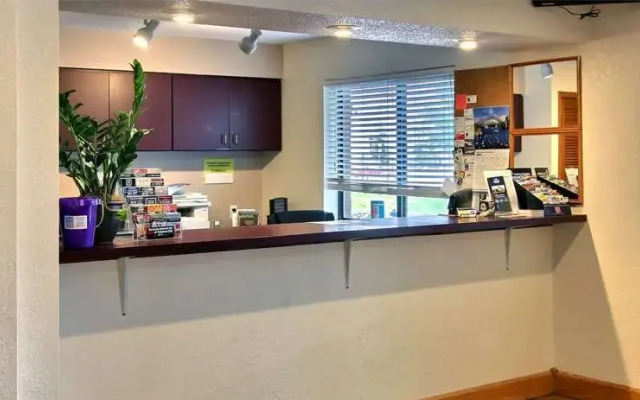 Days Inn & Suites by Wyndham Traverse City