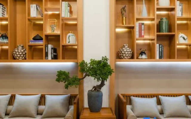 Lu Ming Bu Yi Hotel