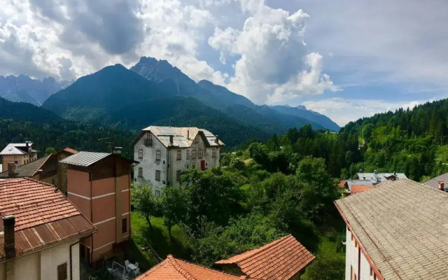 Lozzo di Cadore - Dolomiti - Piazza IV novembre