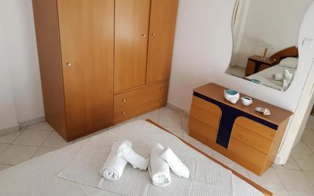 Apartment next to palm trees-200 meters from the Sea