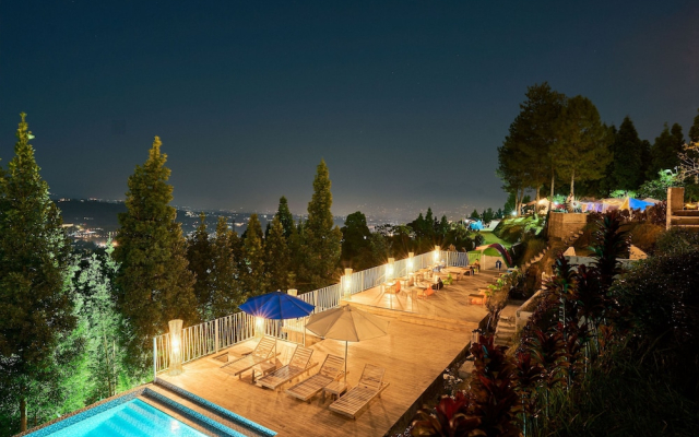 Luxcamp Bukit Damar - Puncak By Horison