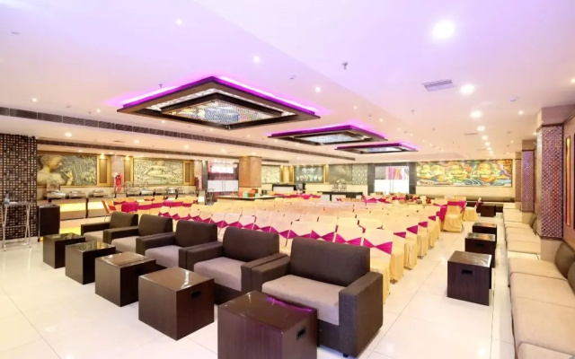 Hotel Grand M Lajjo By OYO Rooms
