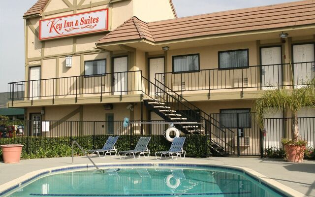 Key Inn & Suites 1