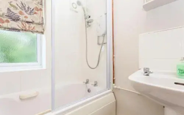 West Chiltington Village, 2 bedrooms & parking