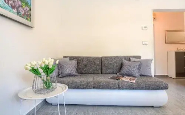 Esther Apartment