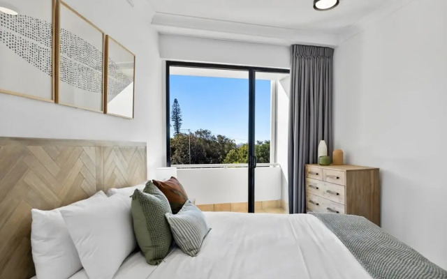 Pristine 2-bed Apartment With Pool and Balcony