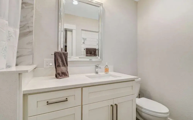 4836/4838 Esplanade St B-pool