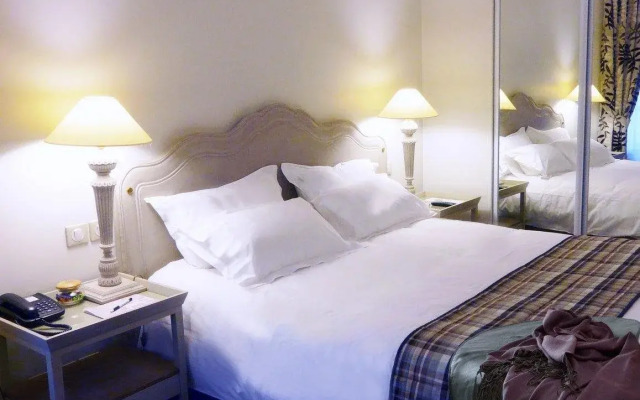 Royal Hotel
