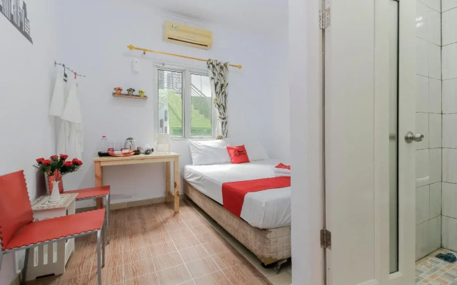 RedDoorz Plus near Budi Luhur University Jakarta