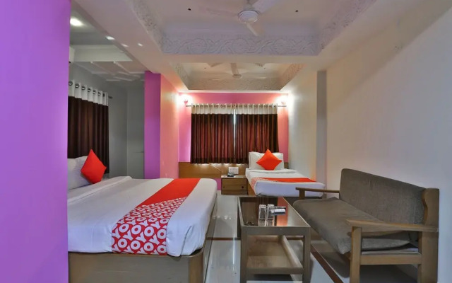 OYO 27897 Hotel The Grand Bansi