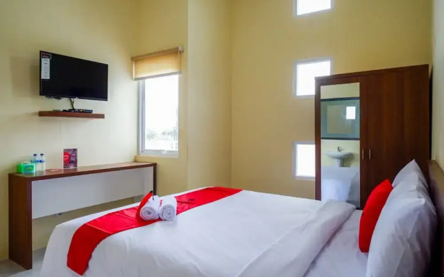 RedDoorz near Graha Saba Buana Solo