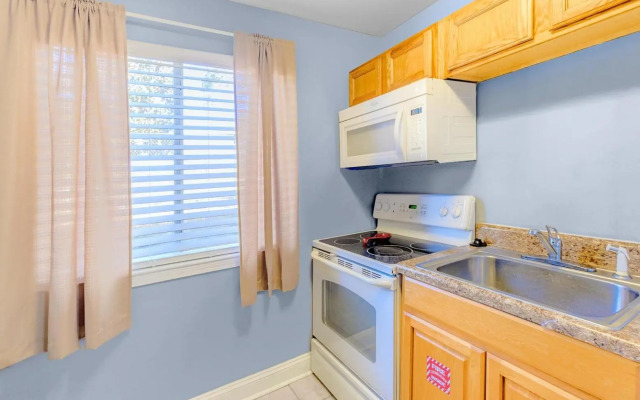 Oak Shores Studio 6