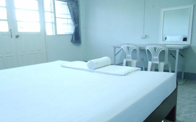 Albatross Guesthouse Thungwualaen Beach