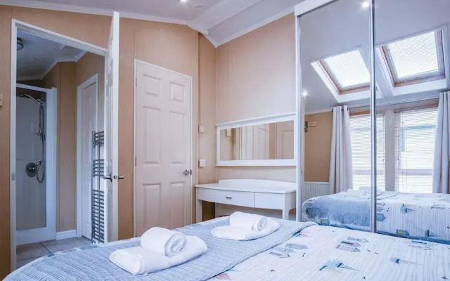 3 Manor Lodge - 2 Bedroom Lodge - Pendine