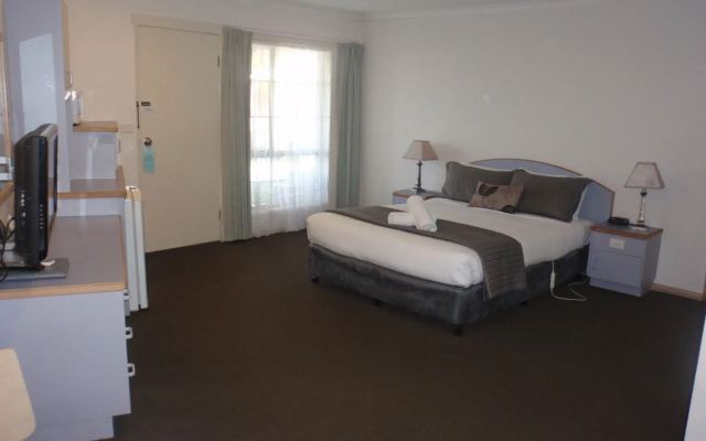Capricorn Motor Inn