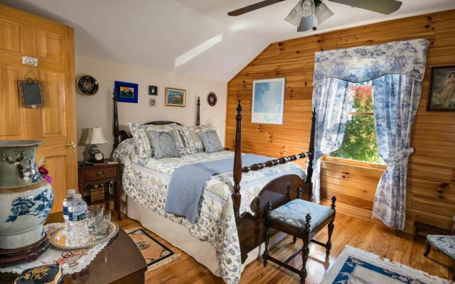River ' s Edge Inn