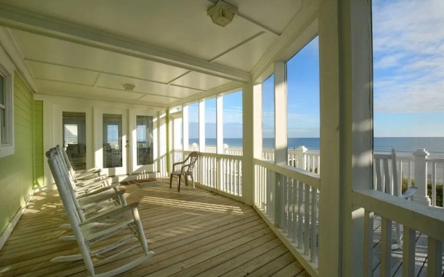 Sweet Dreams Private  4 Bedroom Home by RedAwning