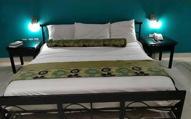 Davies Hotels