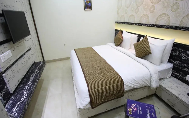 OYO Premium Home Guard Chowk Dwarka