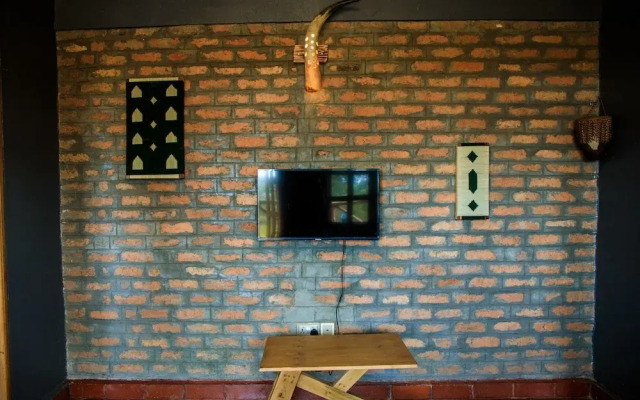 Apuuli Safaris & Cottages