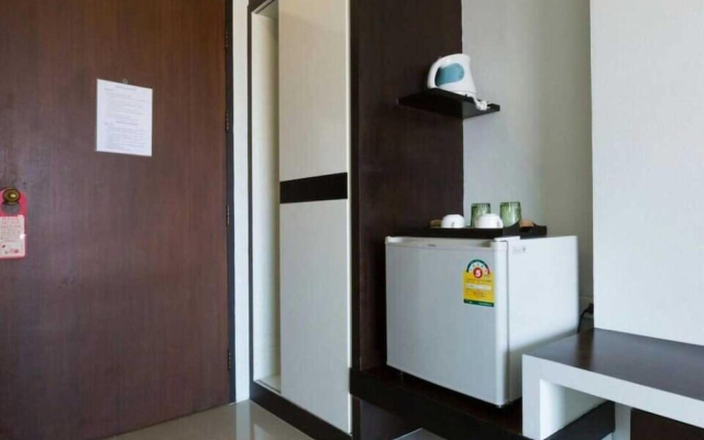 Townhouse Hillview Suites Pattaya Formerly Chatkaew Suites