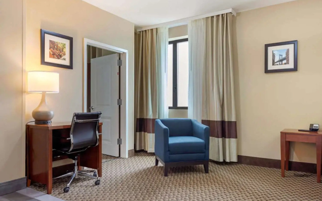 Comfort Inn & Suites near JFK Air Train
