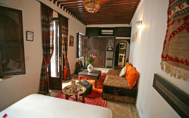 Riad La Porte Rouge By La Siredrah