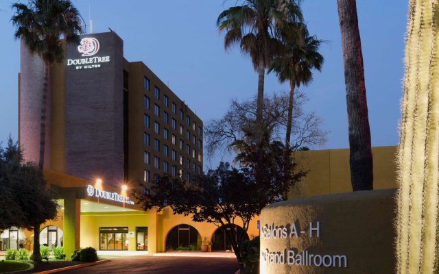 Отель DoubleTree by Hilton Tucson - Reid Park США, Тусон - отзывы, цены и фото номеров - забронировать отель DoubleTree by Hilton Tucson - Reid Park онлайн вид на фасад