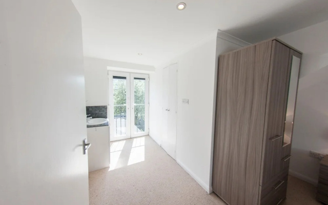 Modern 2 Storey 2-bedroom Flat , Sleeps 6