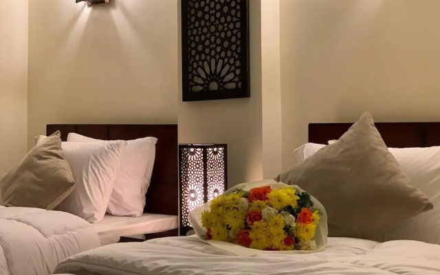 9 Pyramids Inn