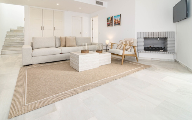 Lnm5.30 - Great Location With Private Roof Terrace