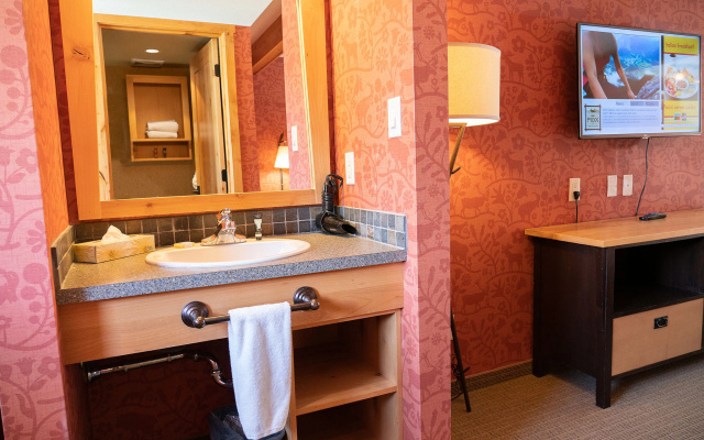The Fox Hotel and Suites