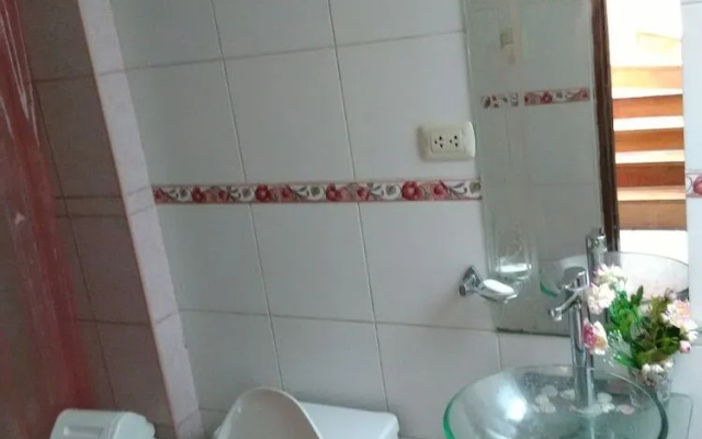 Shanell House - Hostel