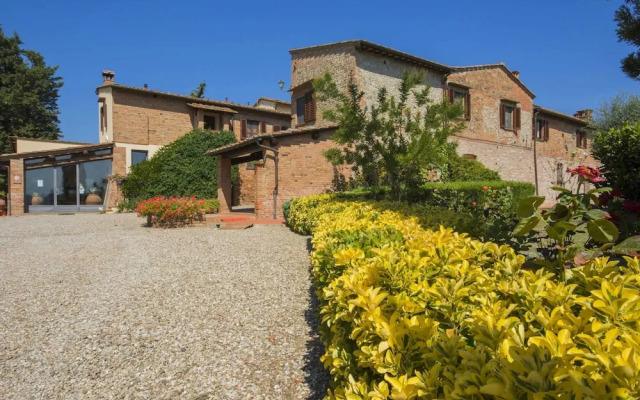 Apartment in Castelfiorentino With Pool