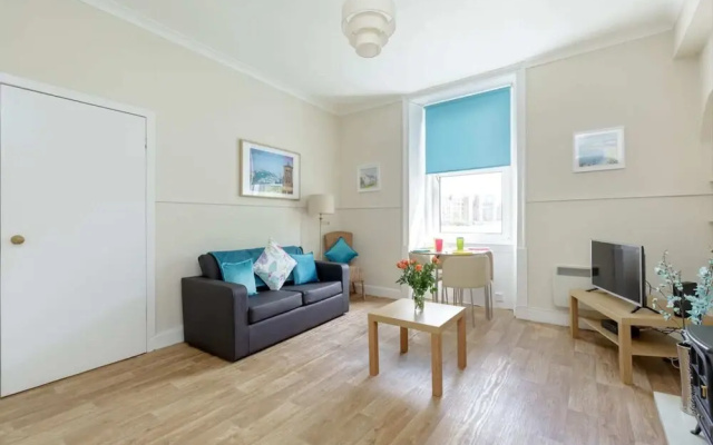 Spacious and Homely One Bedroom Flat in Edinburgh