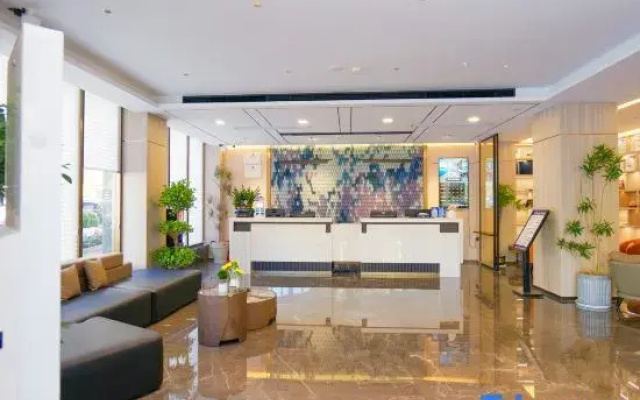 Season Hotel